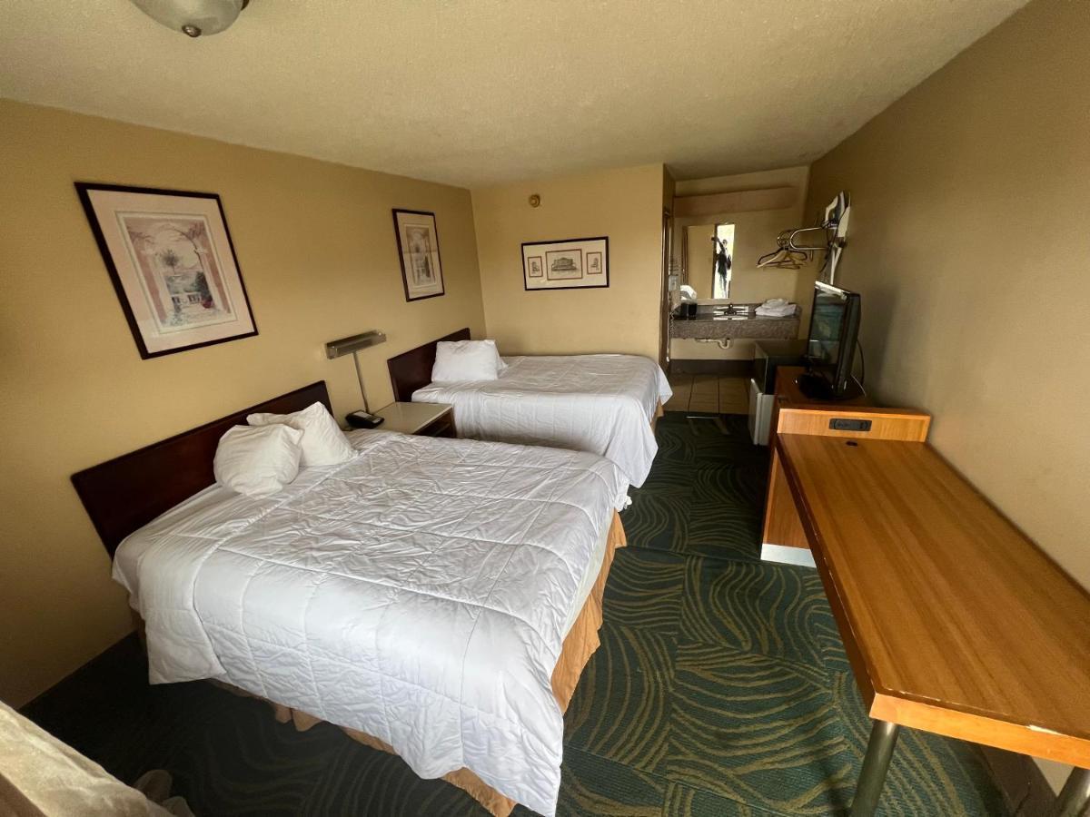 Hilltop Inn Pittsburgh Crafton Exteriör bild