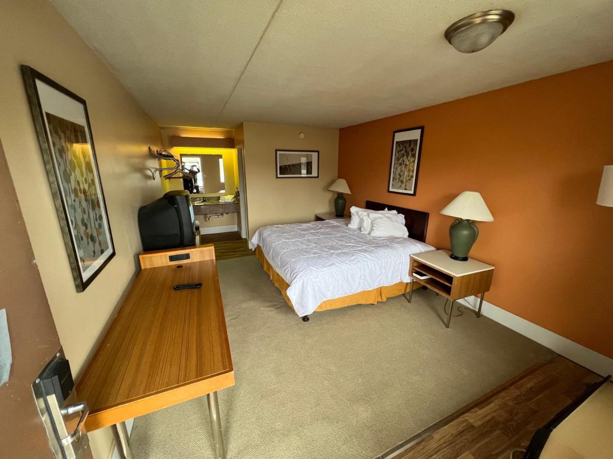 Hilltop Inn Pittsburgh Crafton Exteriör bild