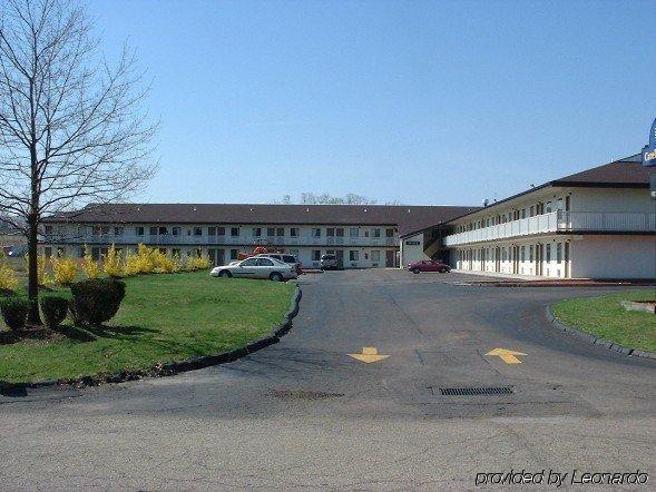 Hilltop Inn Pittsburgh Crafton Exteriör bild